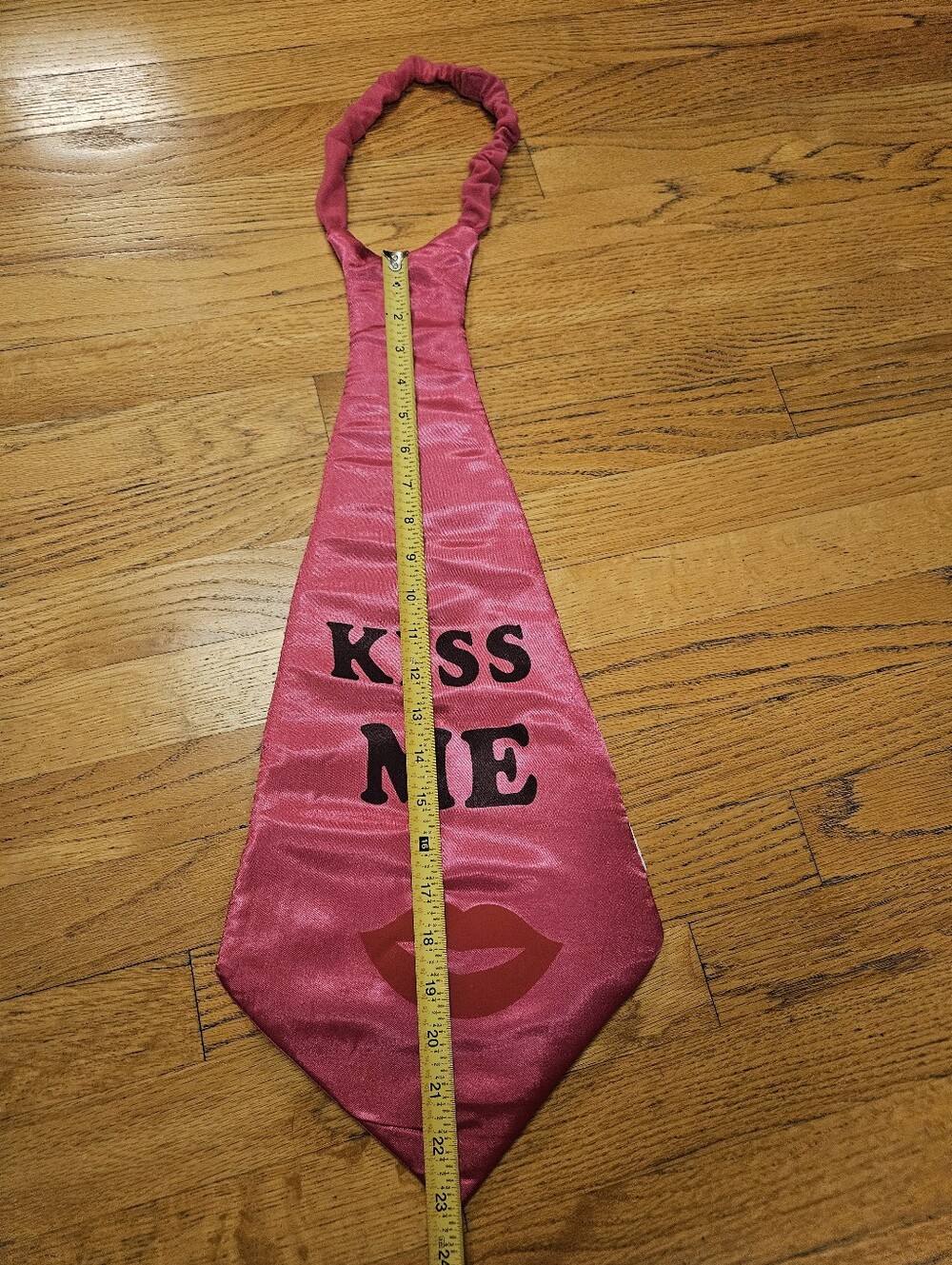 Oversized Kiss Me Pink Tie for Costume - Picture 3 of 6